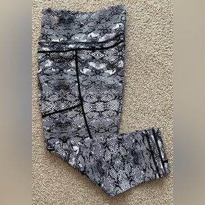 ZYIA pocket light n tight high rise capri leggings NWOT